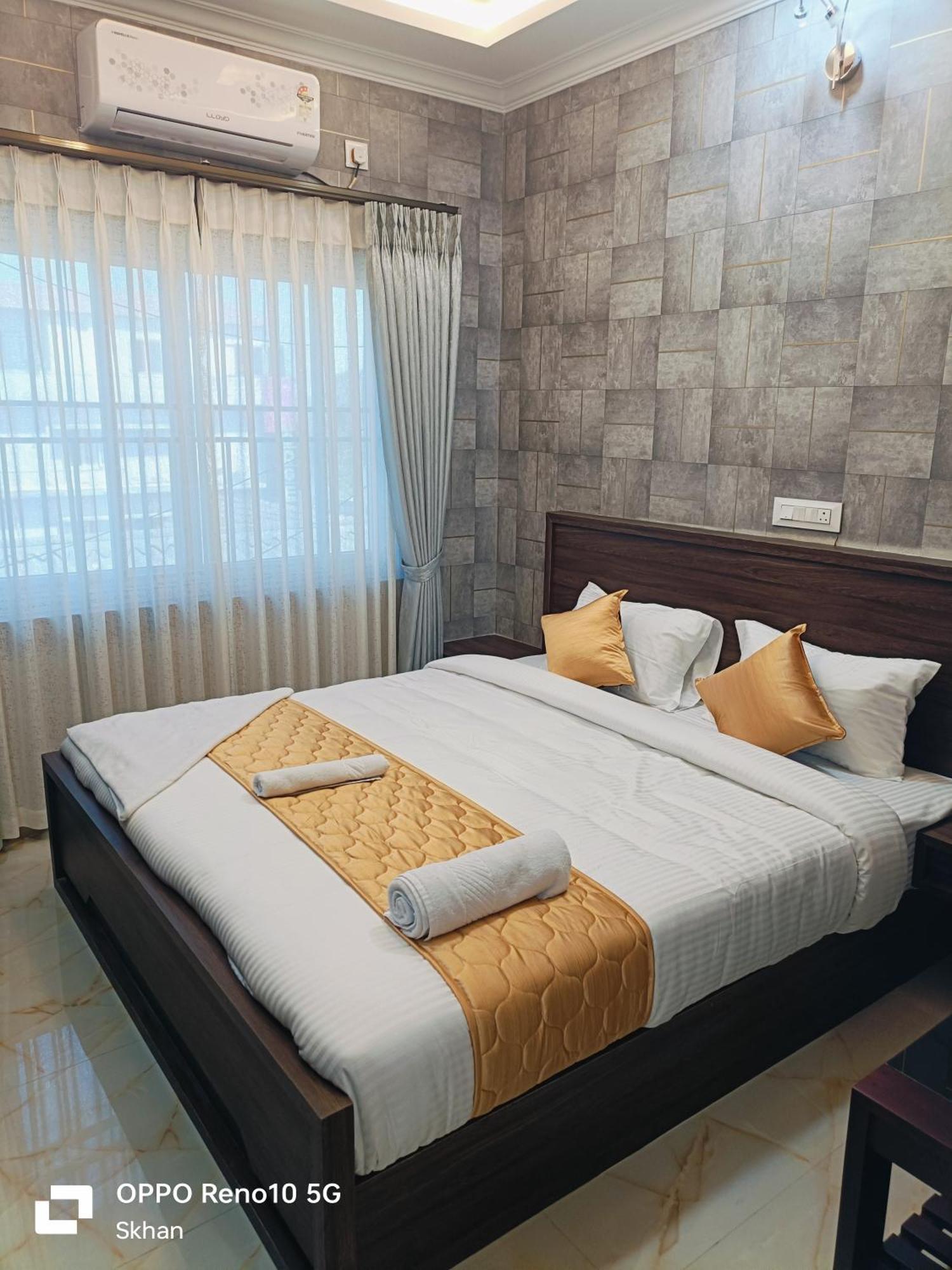 Hotel Golden Residency Kushālnagar Exterior foto